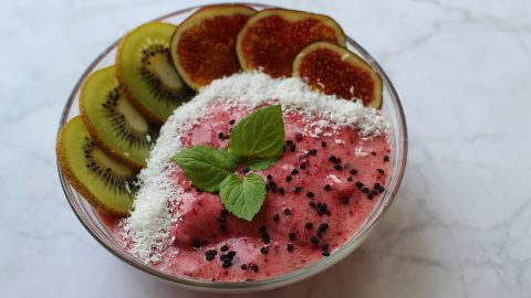 Berry Fig Smoothie: A Fruity Smoothie for PCOS