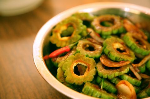 Karela chips with vegetable curd dip